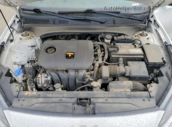 3KPF54AD0NE509718 2022 KIA FORTE White Vista interior trasera
