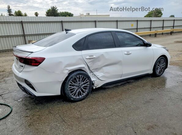 3KPF54AD0NE509718 2022 KIA FORTE White Trasero derecho