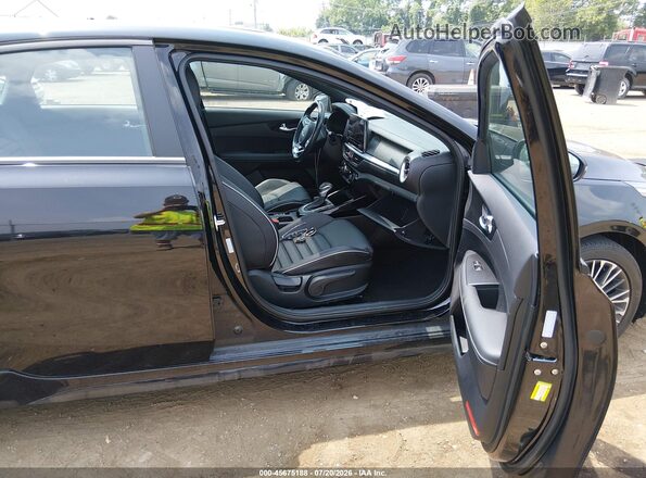 3KPF54AD0RE838926 2024 KIA FORTE Черный Вид салона спереди