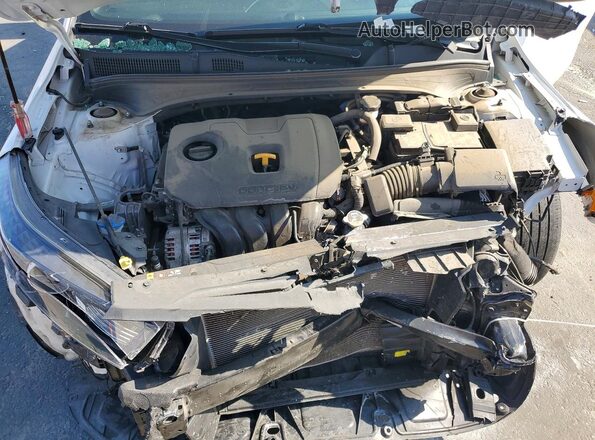 3KPF54AD1PE615078 2023 KIA FORTE White Widok wnętrza z tyłu