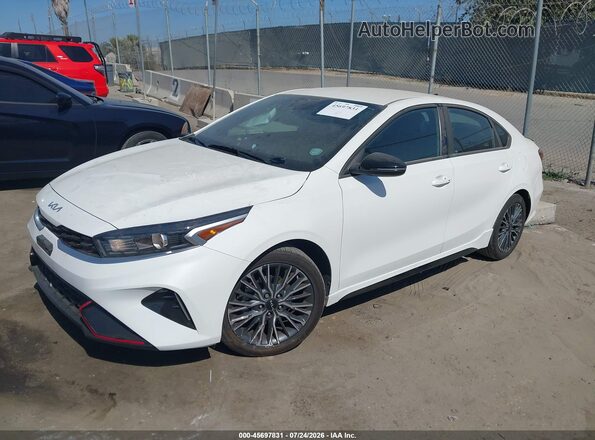 3KPF54AD1PE670517 2023 KIA FORTE White წინა მარცხენა ხედი სამი მეოთხედიდან