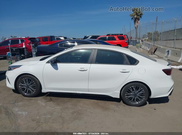 3KPF54AD1PE670517 2023 KIA FORTE White სალონის 360-გრადუსიანი ხედი