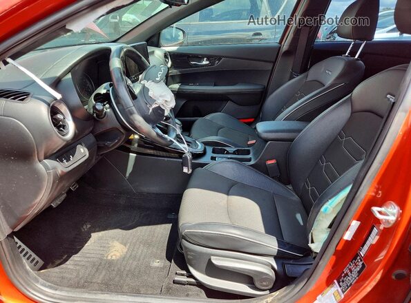 3KPF54AD1RE736311 2024 KIA FORTE Orange Vista interior delantera