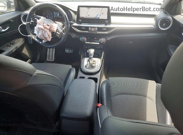 3KPF54AD1RE749558 2024 KIA FORTE Белый Вид панели приборов