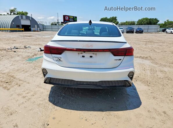 3KPF54AD1RE749558 2024 KIA FORTE Белый Вид сзади