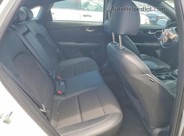 3KPF54AD1RE749558 2024 KIA FORTE Белый Вид задних сидений