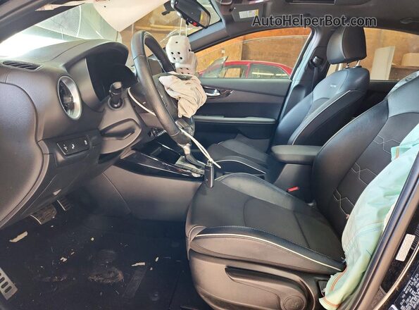 3KPF54AD1RE811136 2024 KIA FORTE Black Vista interior delantera