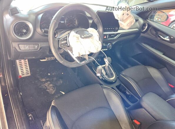 3KPF54AD1RE811136 2024 KIA FORTE Black Vista del salpicadero