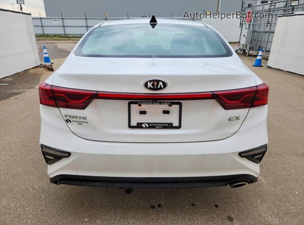 3KPF54AD2ME281039 2021 KIA FORTE White Вид ззаду