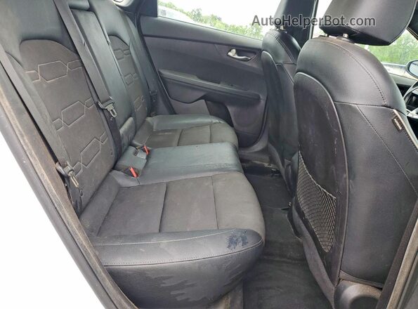 3KPF54AD2NE435332 2022 KIA FORTE White Вид задніх сидінь