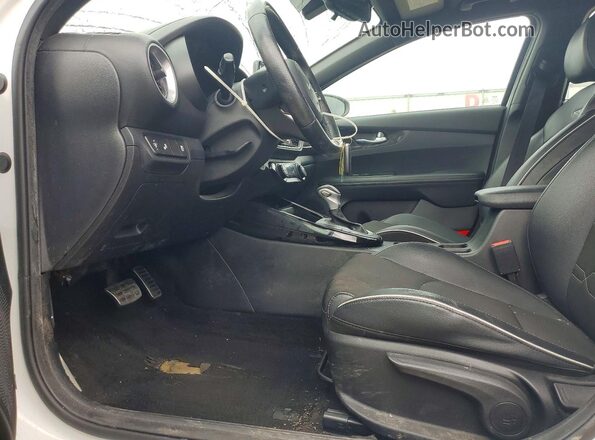 3KPF54AD2NE441177 2022 KIA FORTE White წინა სალონის ხედი