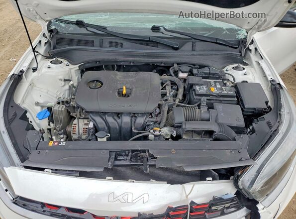 3KPF54AD2NE441177 2022 KIA FORTE White უკანა სალონის ხედი