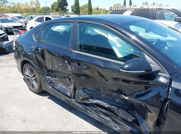 3KPF54AD2PE526023 2023 KIA FORTE Black Front view
