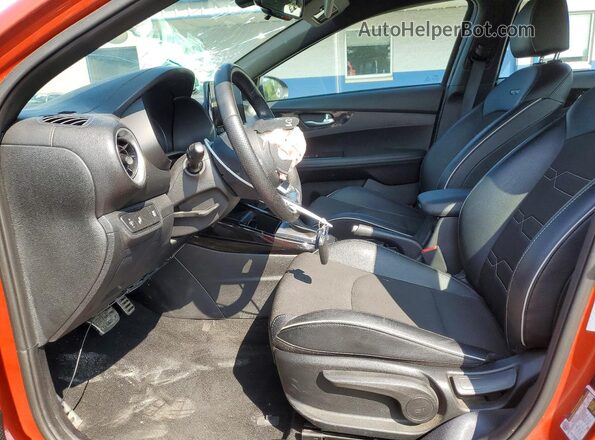 3KPF54AD2PE607703 2023 KIA FORTE Orange Vista interior delantera