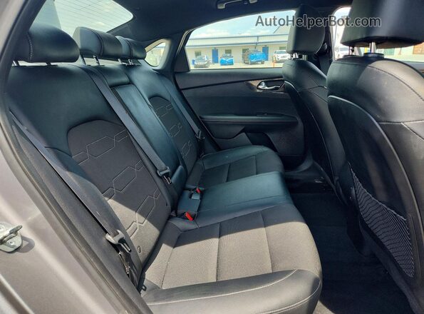 3KPF54AD2PE679937 2023 KIA FORTE Gray Вид задніх сидінь