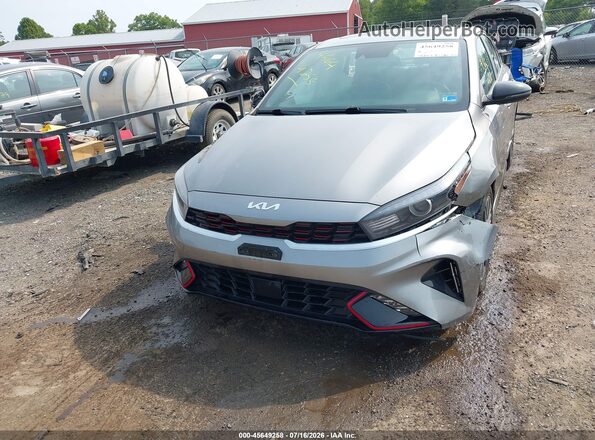 3KPF54AD3PE637583 2023 KIA FORTE Серебряный Вид спереди