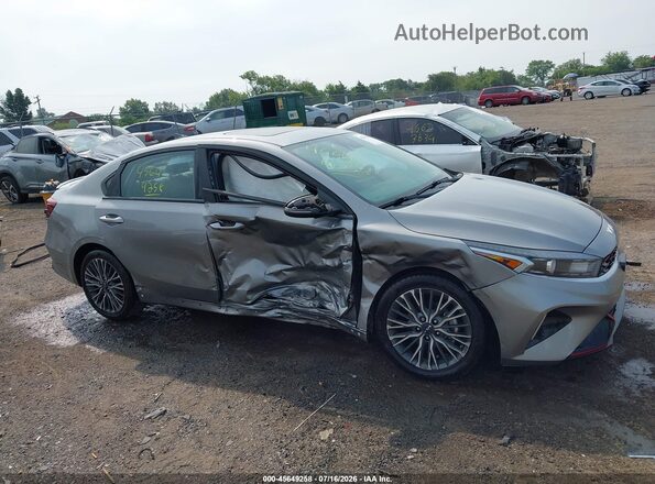 3KPF54AD3PE637583 2023 KIA FORTE Серебряный Вид задней части салона