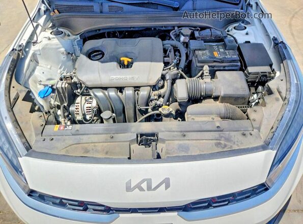 3KPF54AD3PE662290 2023 KIA FORTE White Вид задньої частини салону
