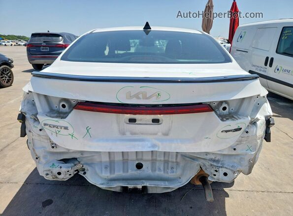 3KPF54AD3PE662290 2023 KIA FORTE White Вид ззаду