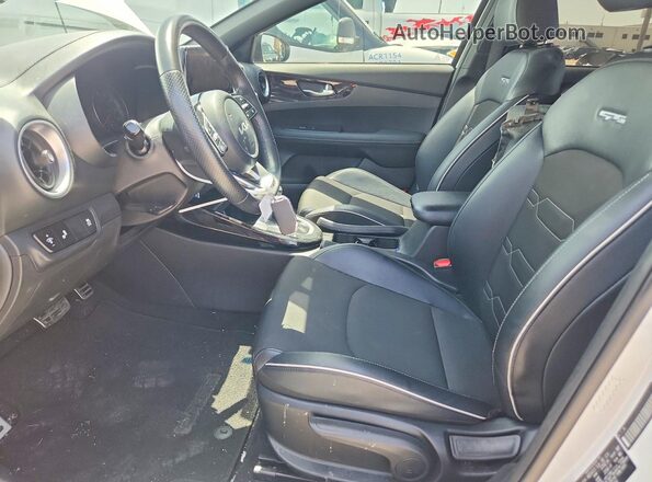 3KPF54AD3PE662290 2023 KIA FORTE White Вид салону спереду