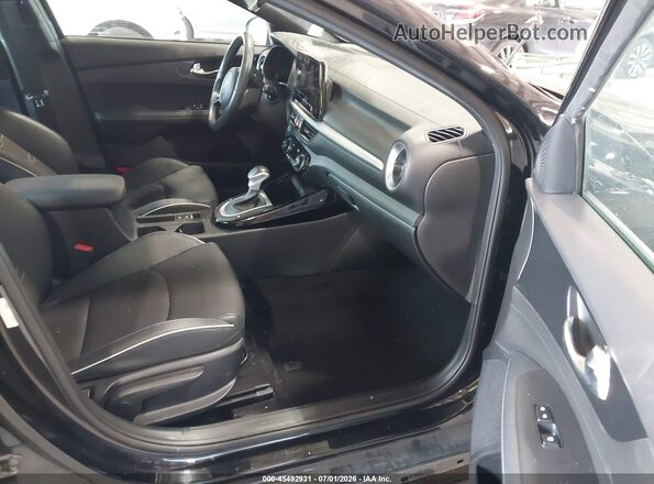 3KPF54AD3RE723219 2024 KIA FORTE Black Widok wnętrza z przodu