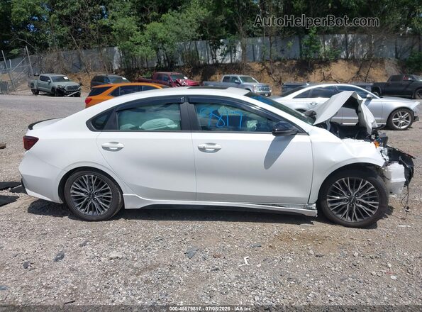 3KPF54AD3RE744670 2024 KIA FORTE White უკანა სალონის ხედი