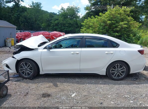 3KPF54AD3RE744670 2024 KIA FORTE White სალონის 360-გრადუსიანი ხედი