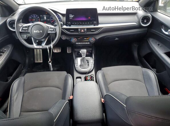 3KPF54AD3RE752459 2024 KIA FORTE Серый Вид панели приборов