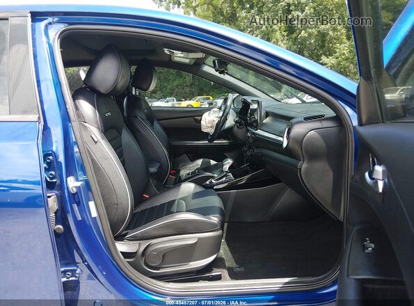 3KPF54AD3RE793674 2024 KIA FORTE Blue Widok wnętrza z przodu