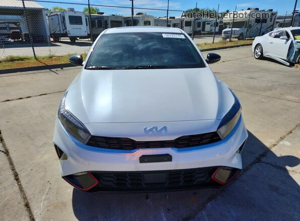 3KPF54AD3RE840847 2024 KIA FORTE White Widok z przodu