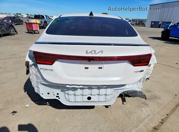 3KPF54AD3RE840847 2024 KIA FORTE White Widok z tyłu