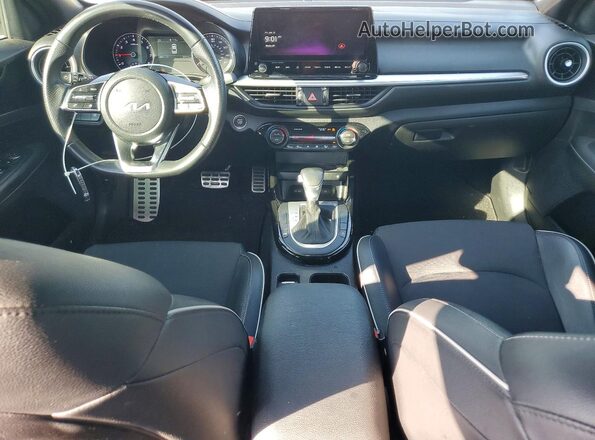 3KPF54AD4NE421108 2022 KIA FORTE Серебряный Вид панели приборов