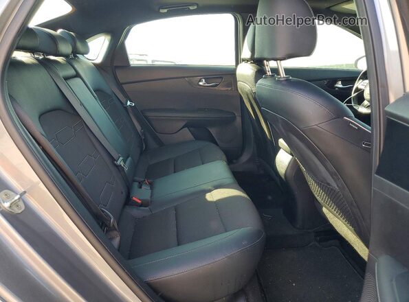 3KPF54AD4NE421108 2022 KIA FORTE Серебряный Вид задних сидений