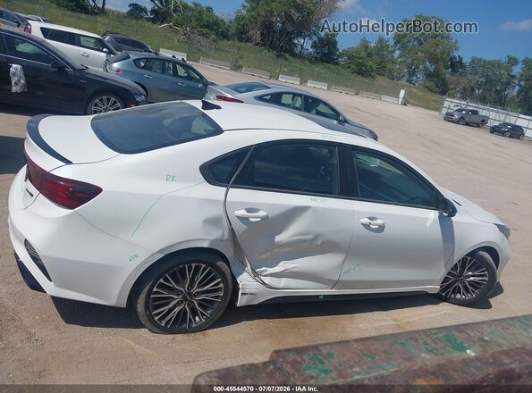 3KPF54AD4NE428964 2022 KIA FORTE White უკანა სალონის ხედი