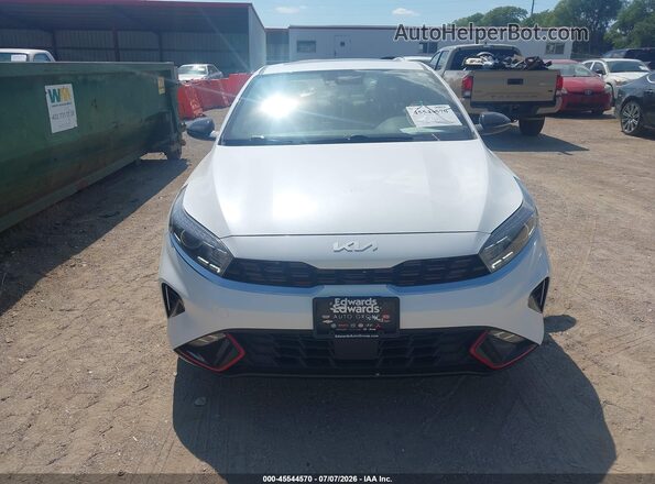 3KPF54AD4NE428964 2022 KIA FORTE White ხელსაწყოთა პანელის ხედი