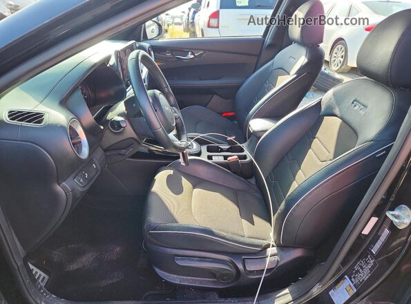 3KPF54AD4PE531255 2023 KIA FORTE Gray Widok wnętrza z przodu
