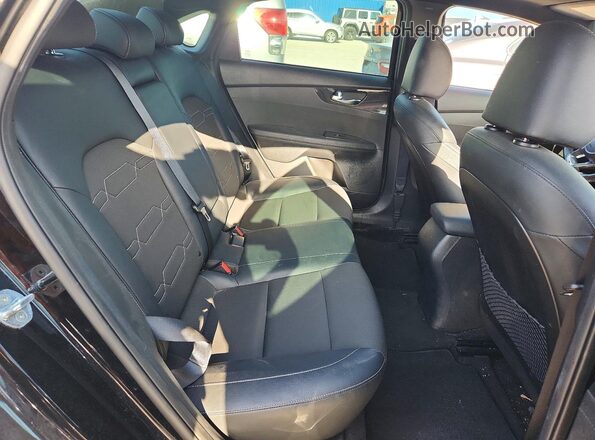 3KPF54AD4PE531255 2023 KIA FORTE Gray Widok tylnych siedzeń
