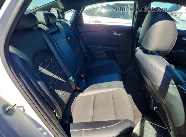 3KPF54AD4PE559377 2023 KIA FORTE Белый Вид задних сидений
