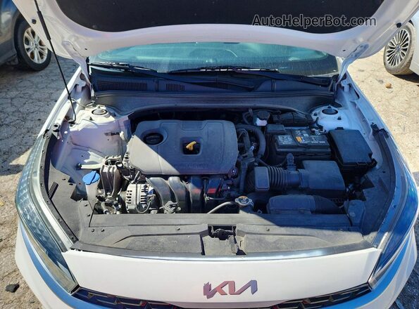 3KPF54AD4PE559377 2023 KIA FORTE Белый Вид задней части салона