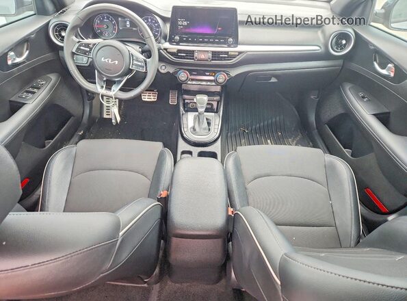 3KPF54AD4PE581170 2023 KIA FORTE Silver Առջևի վահանակի տեսք
