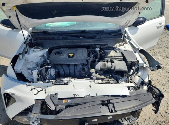 3KPF54AD4PE592461 2023 KIA FORTE White Widok wnętrza z tyłu