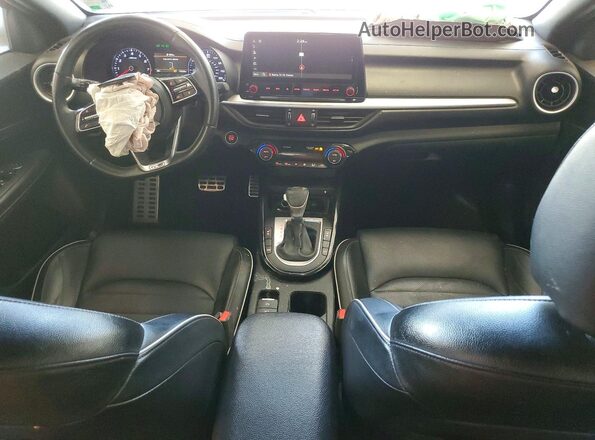 3KPF54AD4RE793425 2024 KIA FORTE Gray Vista del salpicadero
