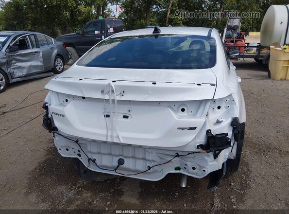 3KPF54AD4RE838444 2024 KIA FORTE White Widok z przodu