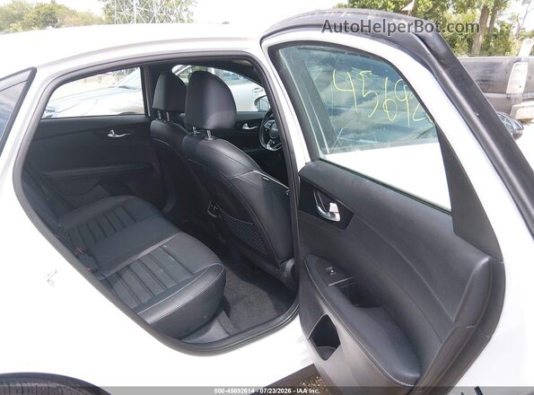 3KPF54AD4RE838444 2024 KIA FORTE White Widok naklejki z numerem VIN