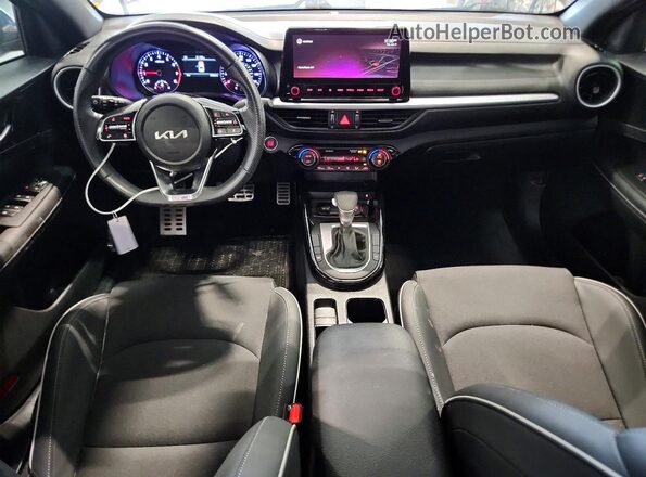 3KPF54AD5NE440525 2022 KIA FORTE Черный Вид панели приборов