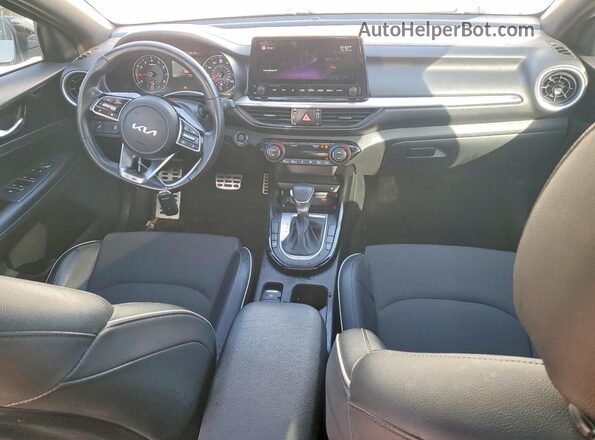 3KPF54AD5NE491880 2022 KIA FORTE White Vista del salpicadero