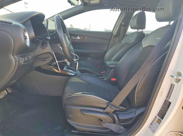 3KPF54AD5NE491880 2022 KIA FORTE White Vista interior delantera