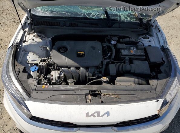 3KPF54AD5PE592257 2023 KIA FORTE White უკანა სალონის ხედი