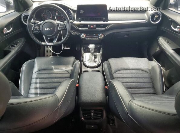 3KPF54AD5PE690723 2023 KIA FORTE Белый Вид панели приборов