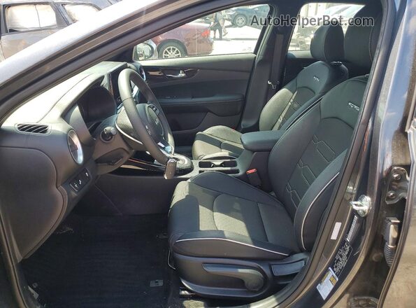 3KPF54AD5RE713341 2024 KIA FORTE Серый Вид салона спереди